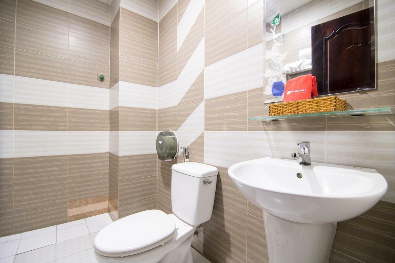 Reddoorz Near Saigon Square Hotel 2*