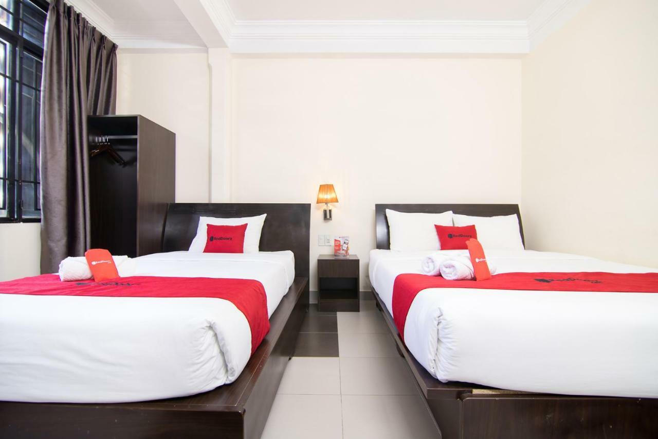 Reddoorz Near Saigon Square 2*