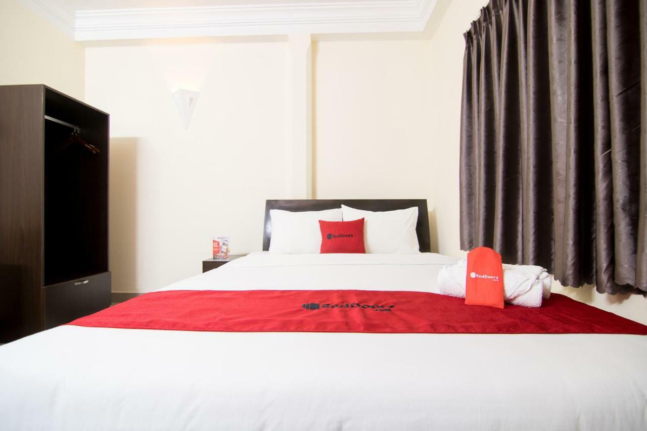Hotel Reddoorz Near Saigon Square 2*